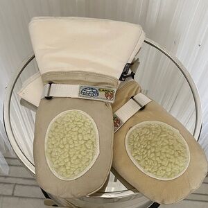 NEW!! GANKA Cream and Tan Mittens with real Sherpa Patch Size Large